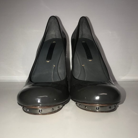 BCBG Maxazria gray patent leather platform heels - Picture 2 of 8
